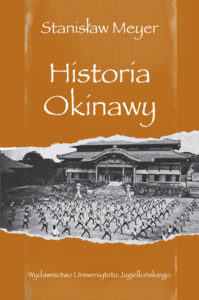 Historia Okinawy : Okinawa to najbardziej niejapoński region Japonii. Poszukiwacz "prawdziwej" Japonii nie zobaczy tu słynnej sakury, nie doświadczy japońskiej estetyki świątyń i ogrodów, nie odnajdzie gejsz ani samurajów.