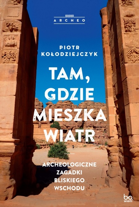 Tam, gdzie mieszka wiatr. Archeologiczne zagadki Bliskiego Wschodu : Kim byli pierwsi rolnicy i jak ich wynalazki zmieniły świat? W jaki sposób starożytne miasta wpłynęły na rozwój dzisiejszej edukacji? Czy globalny handel wyglądałby tak samo, gdyby nie antyczni kupcy? Co możemy powiedzieć o codziennym życiu kilka tysięcy lat temu analizując smak mansafu?