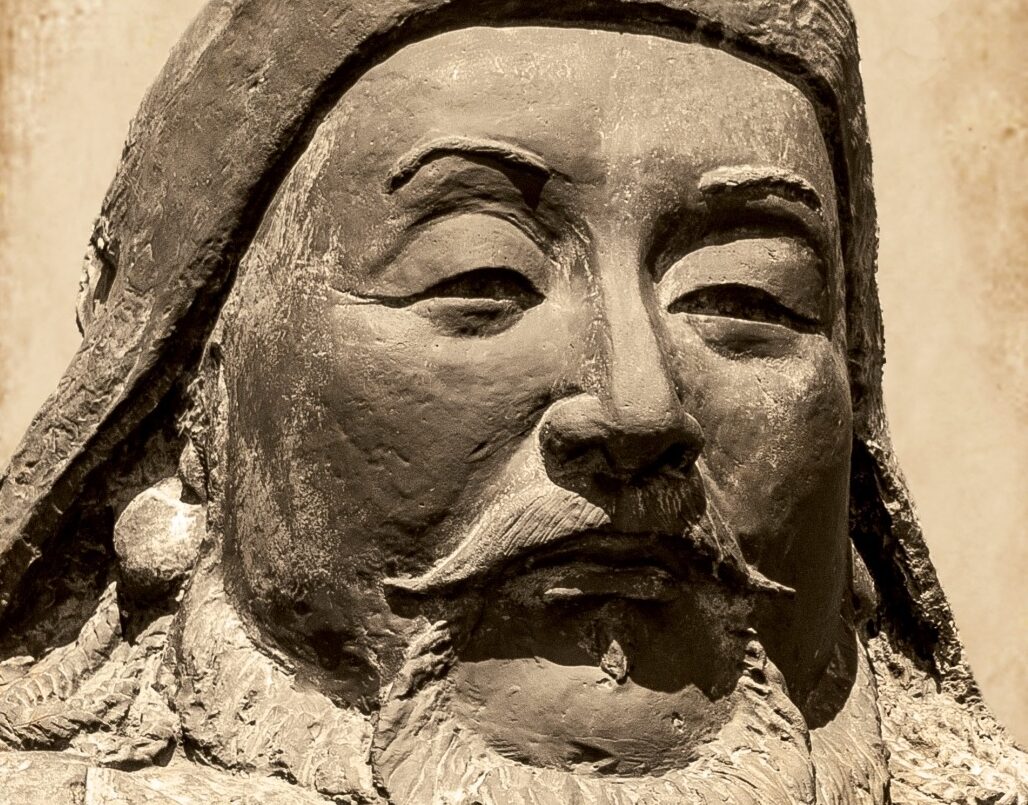 Kubilaj-chan. Wnuk Czyngis-chana – zapomniany twórca potęgi Chin : Był władcą największego imperium w dziejach świata. Zmienił bieg historii. Dlaczego tak mało wiemy o człowieku, który w XIII wieku rządził przez ponad 30 lat prawdopodobnie połową ludzkości?  Kim naprawdę był Wielki Chan mongolski i pierwszy cesarz Chin z dynastii Yuan?