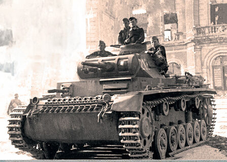Panzer III : Panzerkampfwagen III był podstawowym sprzętem niemieckich sił pancernych w pierwszych latach II wojny światowej i odegrał wiodącą rolę w ich zwycięstwach w Polsce, w zachodniej Europie i na Bałkanach.