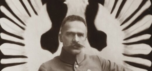 Józef Piłsudski. Rzecz o nieprzeciętności : Pomniki stawiano mu już za życia – ku oburzeniu jednych, przy aprobacie innych.