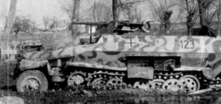 W wędrującym kotle. Od Sieradza do Odry : W prezentowanej publikacji ukazano losy należącej do Korpusu Pancernego Großdeutschland Dywizji Grenadierów Pancernych Brandenburg (Panzergrenadier-Division „Brandenburg”) oraz 26 Dywizji Grenadierów SS (2. węgierska) „Hungaria (26. Waffen Grenadier Division der SS „Hungaria„), które wyruszyły na zachód w tak zwanym „wędrującym kotle”.