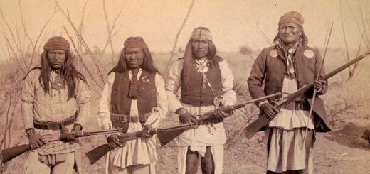 Kampania apacka w Sierra Madre : tematyka indiańska interesuje wielu ludzi.Znam takich, którzy się martwią czy Europejczycy nie podzielą losu indian, ale to zupełnie inna historia. Ja, z Indianami pierwszy raz zetknąłem się w książce Szklarskich, trylogii, pt. Złoto Gór Czarnych i w filmie Wielki mały człowiek z Dustinem Hoffmanem.